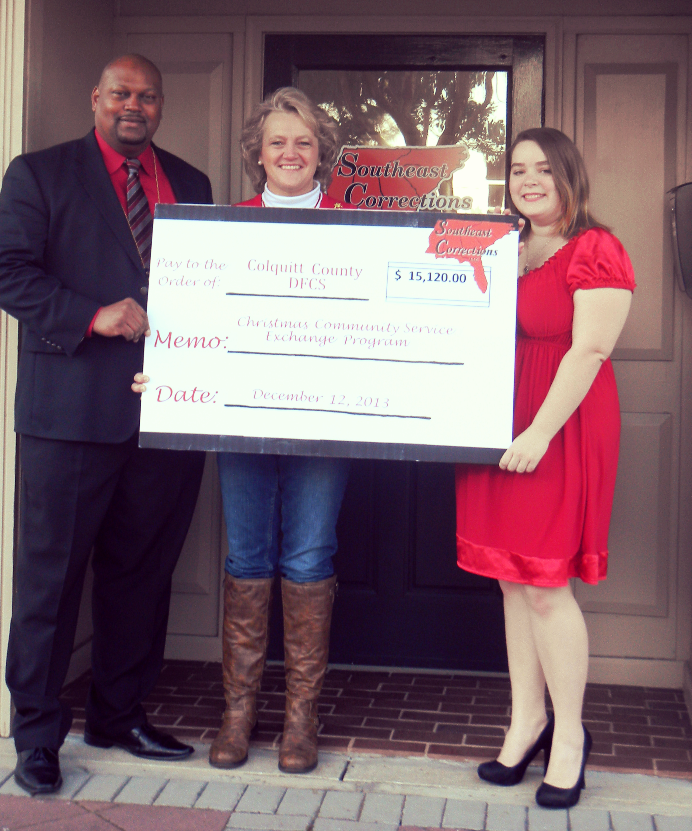 Moultrie Christmas gift-card drive with local court and DFCS staff
