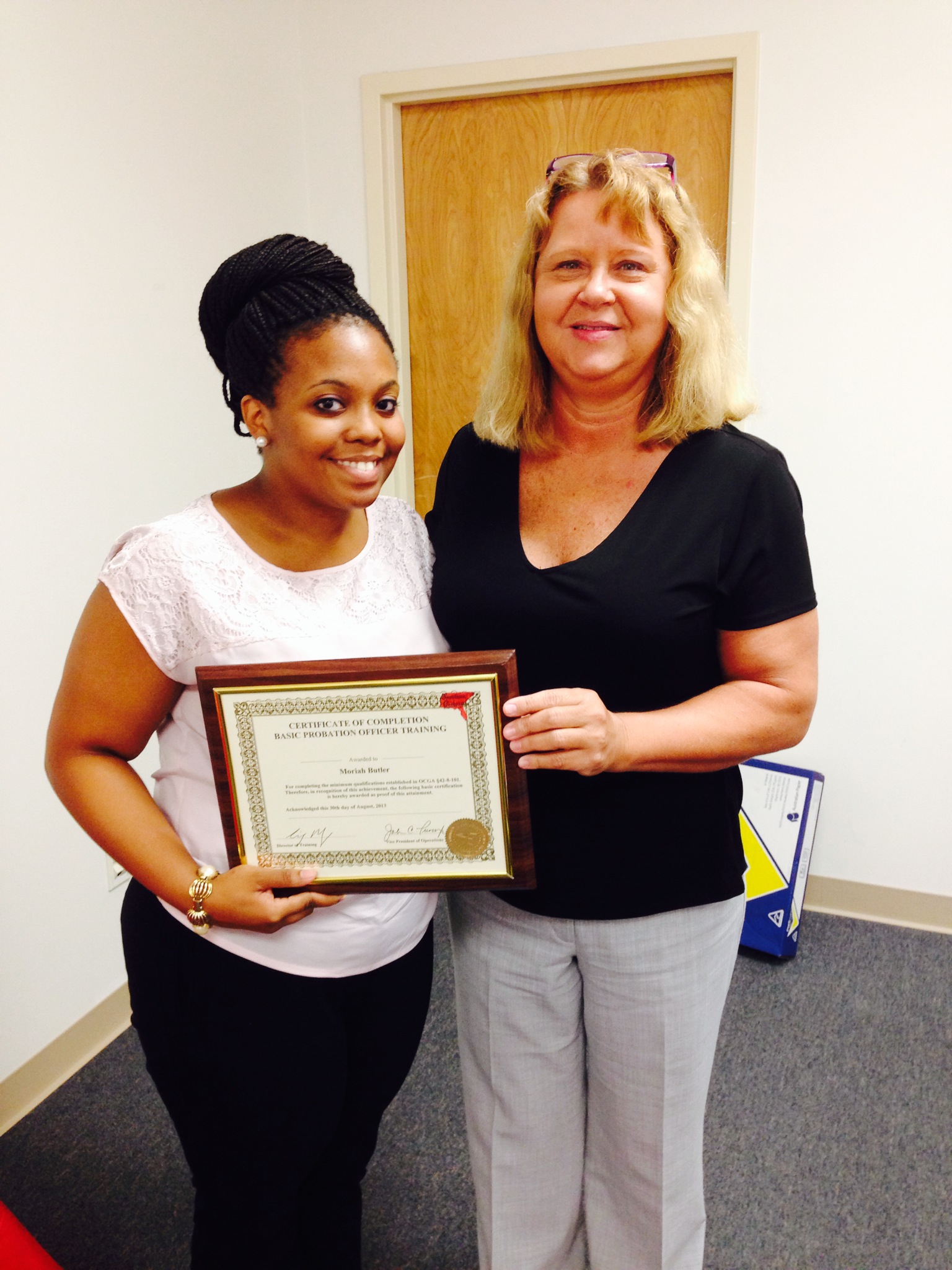 Moriah Butler (L), Cindy Hoy (R)